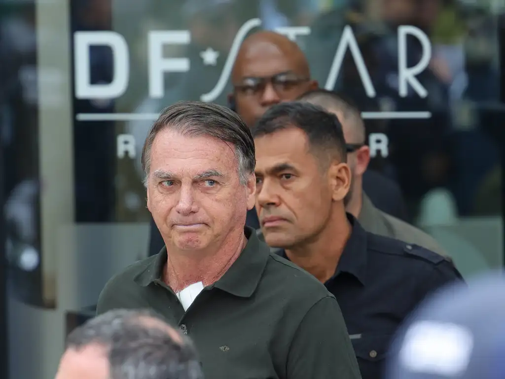 Ministério Público Militar pede ao Superior Tribunal Militar expulsão e perda de patente de Bolsonaro