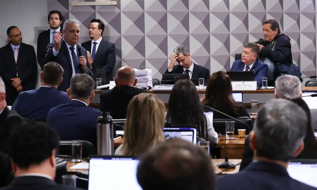 Base aliada impede aprovação de relatório, e CPMI do INSS é encerrada sem solicitações de indiciamento
