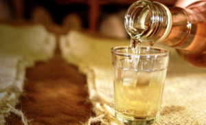 Idoso morre após consumir cachaça com indícios de contaminação