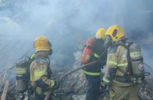 Incêndio de grandes proporções atinge supermercado em Pouso Alegre e provoca desabamento parcial