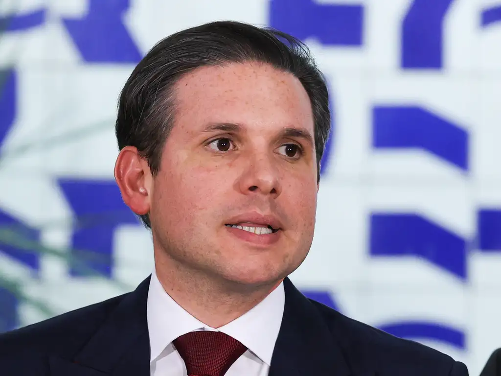 Hugo Motta afirma que uma reunião na próxima semana vai debater a separação das normas sobre a jornada 6×1 entre uma PEC e um PL
