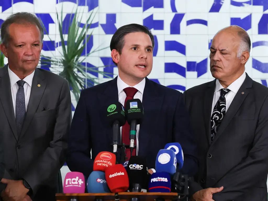 Implementação completa da jornada de 40 horas levará um ano, afirma Motta
