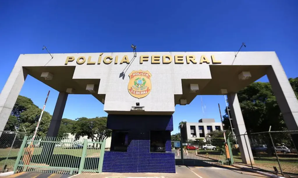 Perito da PF é investigado em operação por suposto repasse de dados da esposa de Moraes